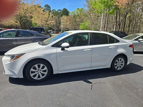 Used 2021 Toyota Corolla LE image 1