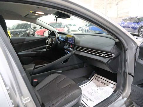 Used 2023 Hyundai Elantra SEL w/ Convenience Package image 30