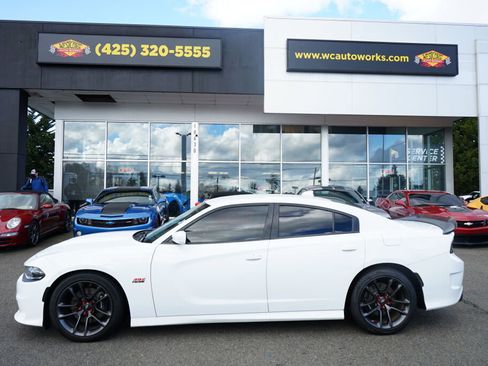 Used 2020 Dodge Charger Scat Pack w/ Navigation & Travel Group image 2