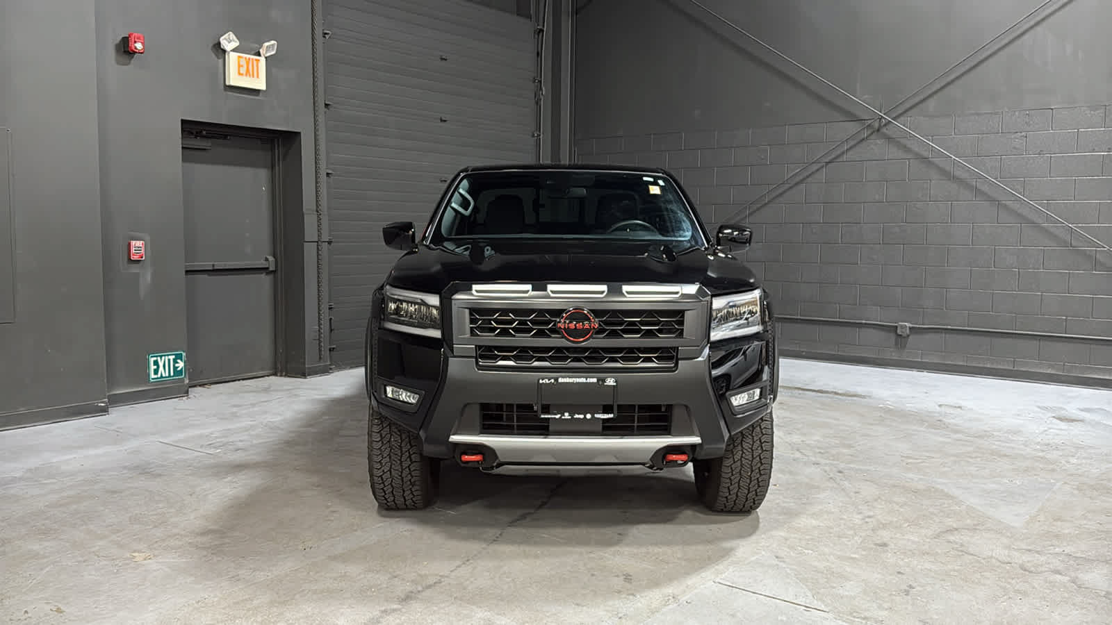 Used 2026 Nissan Frontier PRO-4X AWD/4WD image 2