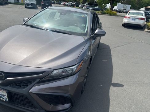 Used 2022 Toyota Camry SE w/ Cold Weather Package FWD image 3