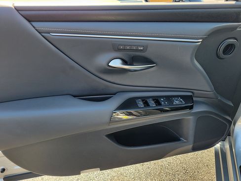 Used 2024 Lexus ES 350 w/ Premium Package FWD image 17