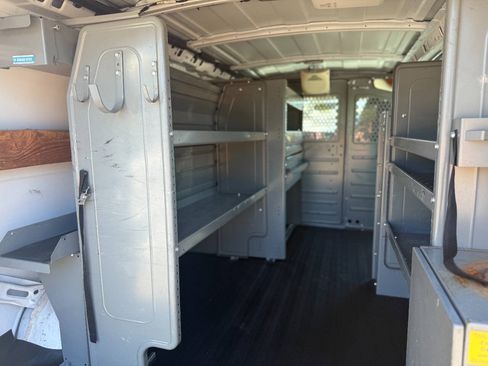 Used 2014 Chevrolet Express 2500 RWD image 17