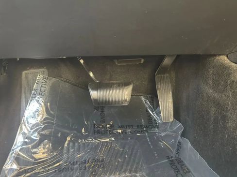 Used 2015 Chrysler 300 C w/ Light Group RWD image 28