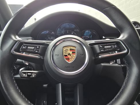 Certified 2023 Porsche Macan AWD/4WD image 23