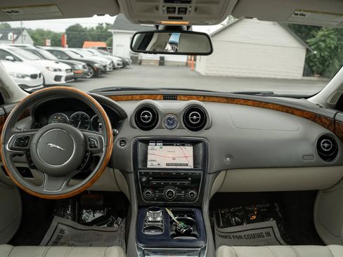 Used 2012 Jaguar XJ RWD image 15