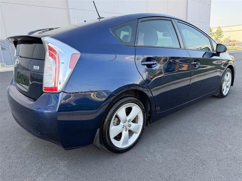Used 2015 Toyota Prius Five w/ Advanced Technology Package FWD image 16