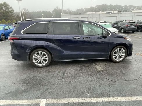 Used 2023 Toyota Sienna Platinum image 12