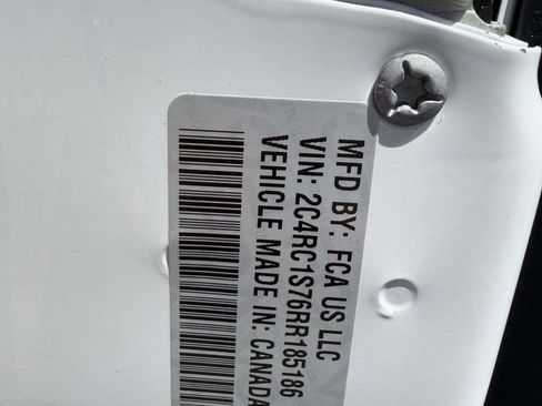 Used 2024 Chrysler Pacifica Limited FWD image 25