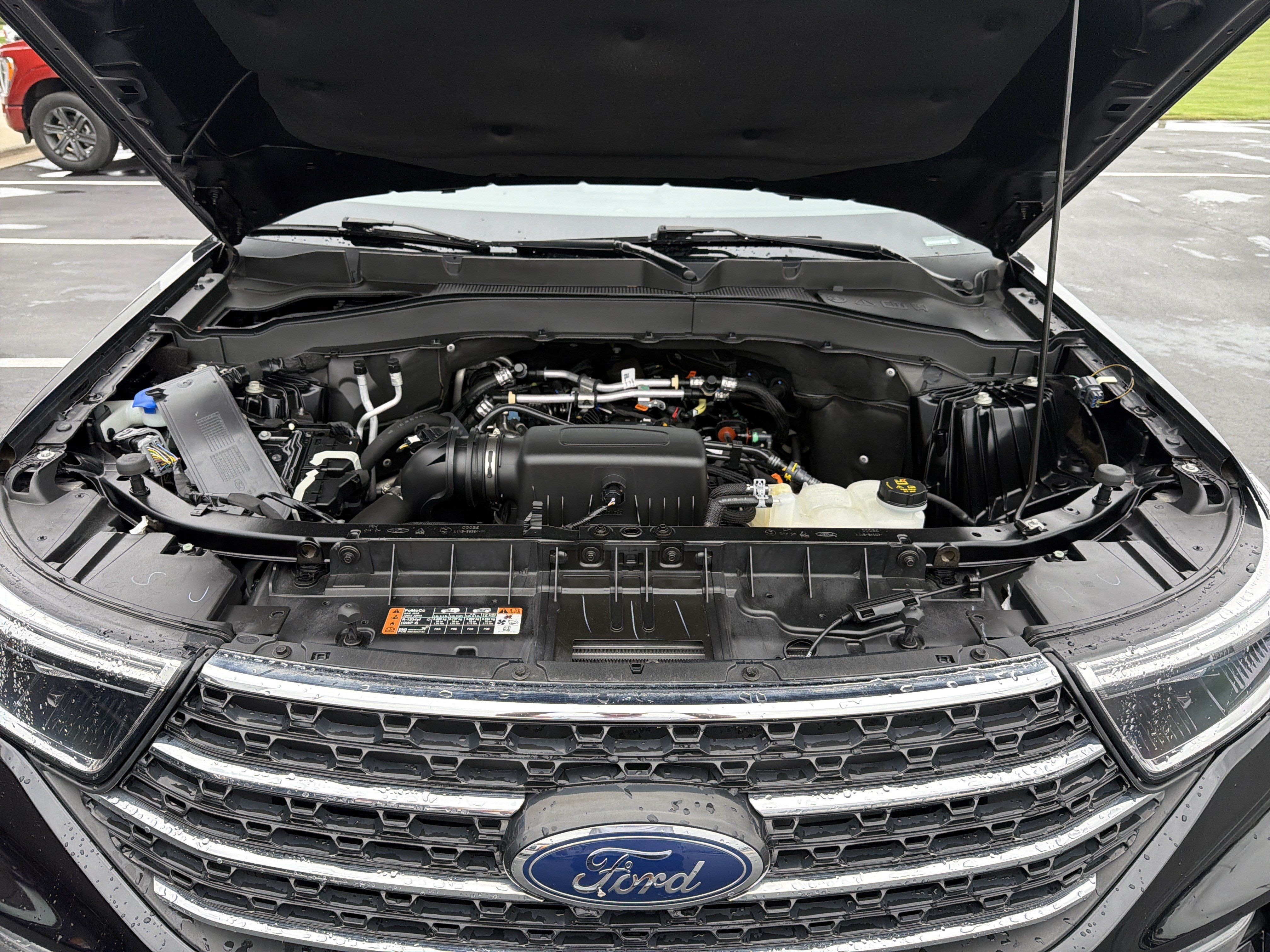 Used 2024 Ford Explorer XLT w/ Equipment Group 202A AWD/4WD image 43