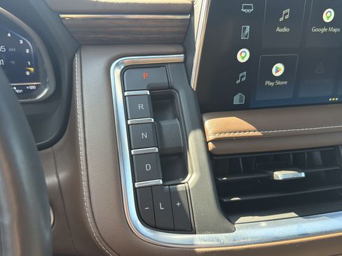 Used 2022 Chevrolet Suburban High Country AWD/4WD image 35