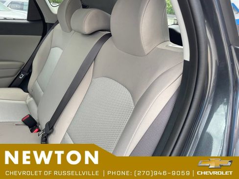 Used 2025 Kia Soul LX w/ LX Technology Package FWD image 33