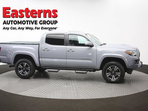 Used 2018 Toyota Tacoma TRD Sport AWD/4WD image 49