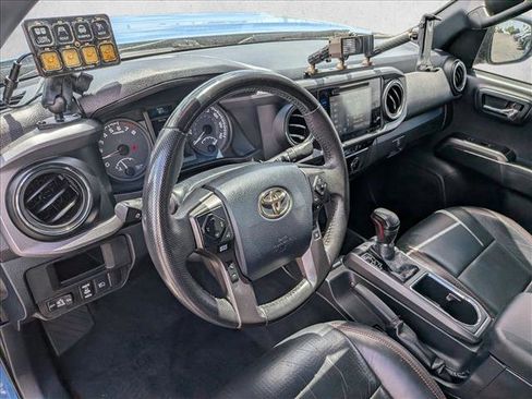 Used 2018 Toyota Tacoma TRD Pro AWD/4WD image 11