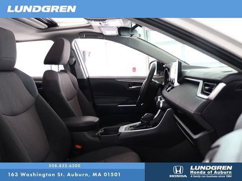 Used 2019 Toyota RAV4 XLE w/ Convenience Package AWD/4WD image 16