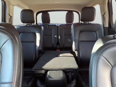 Used 2023 Lincoln Aviator AWD image 31