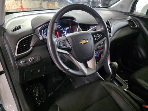 Used 2022 Chevrolet Trax LT w/ Sport Edition FWD image 24