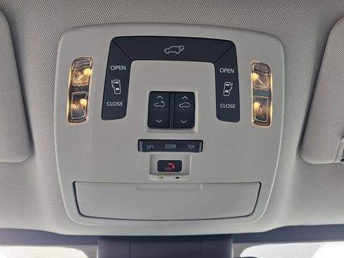 Used 2025 Toyota Sienna XLE image 27