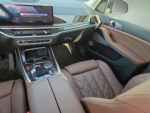 Used 2026 BMW X7 xDrive40i w/ Premium Package image 12