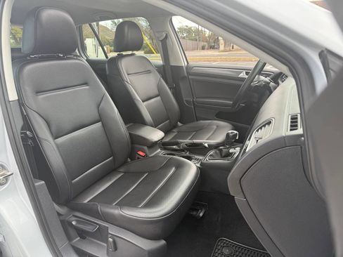 Used 2020 Volkswagen Golf 4-Door image 14