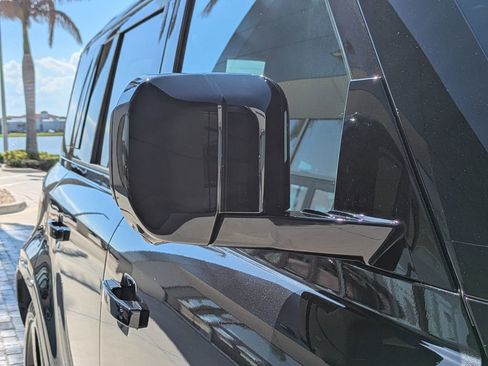 New 2026 Land Rover Defender 110 X-Dynamic SE image 13