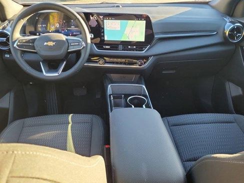 Used 2025 Chevrolet Equinox LT w/ Safety and Technology Package image 11