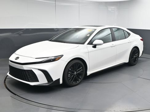 Certified 2025 Toyota Camry SE image 5