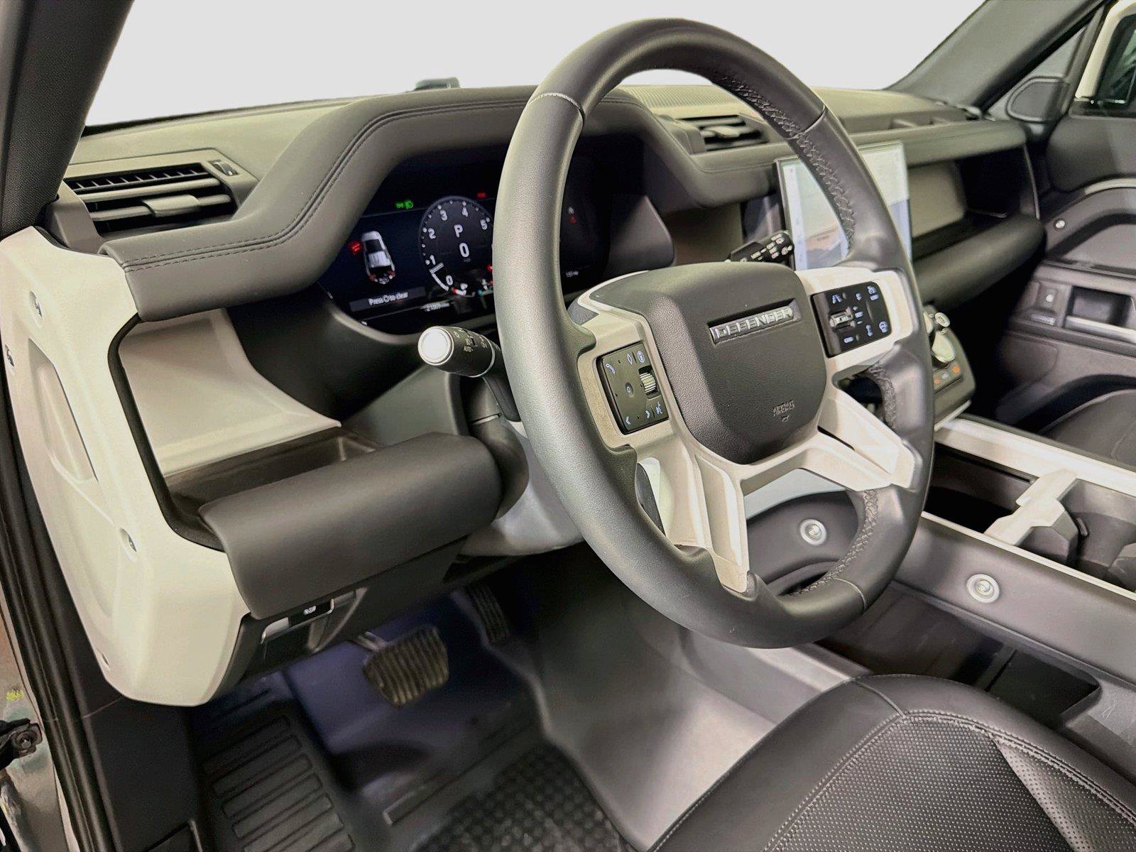 Certified 2025 Land Rover Defender 110 X-Dynamic SE AWD/4WD image 9