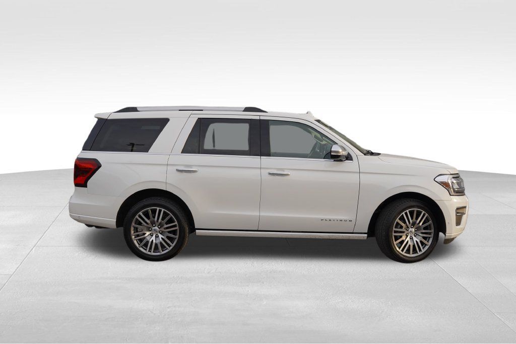 Used 2024 Ford Expedition Platinum AWD/4WD image 3