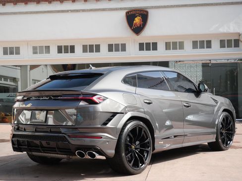 Used 2024 Lamborghini Urus S image 3
