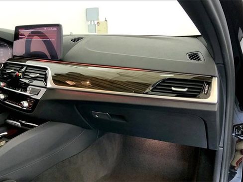 Used 2021 BMW 540i w/ M Sport Package image 16