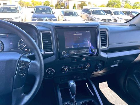 Used 2022 Nissan Frontier SV AWD/4WD image 9