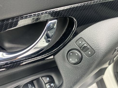 Used 2019 Nissan Rogue SL w/ Premium Package image 19