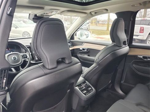 Used 2025 Volvo XC90 B6 Plus image 28