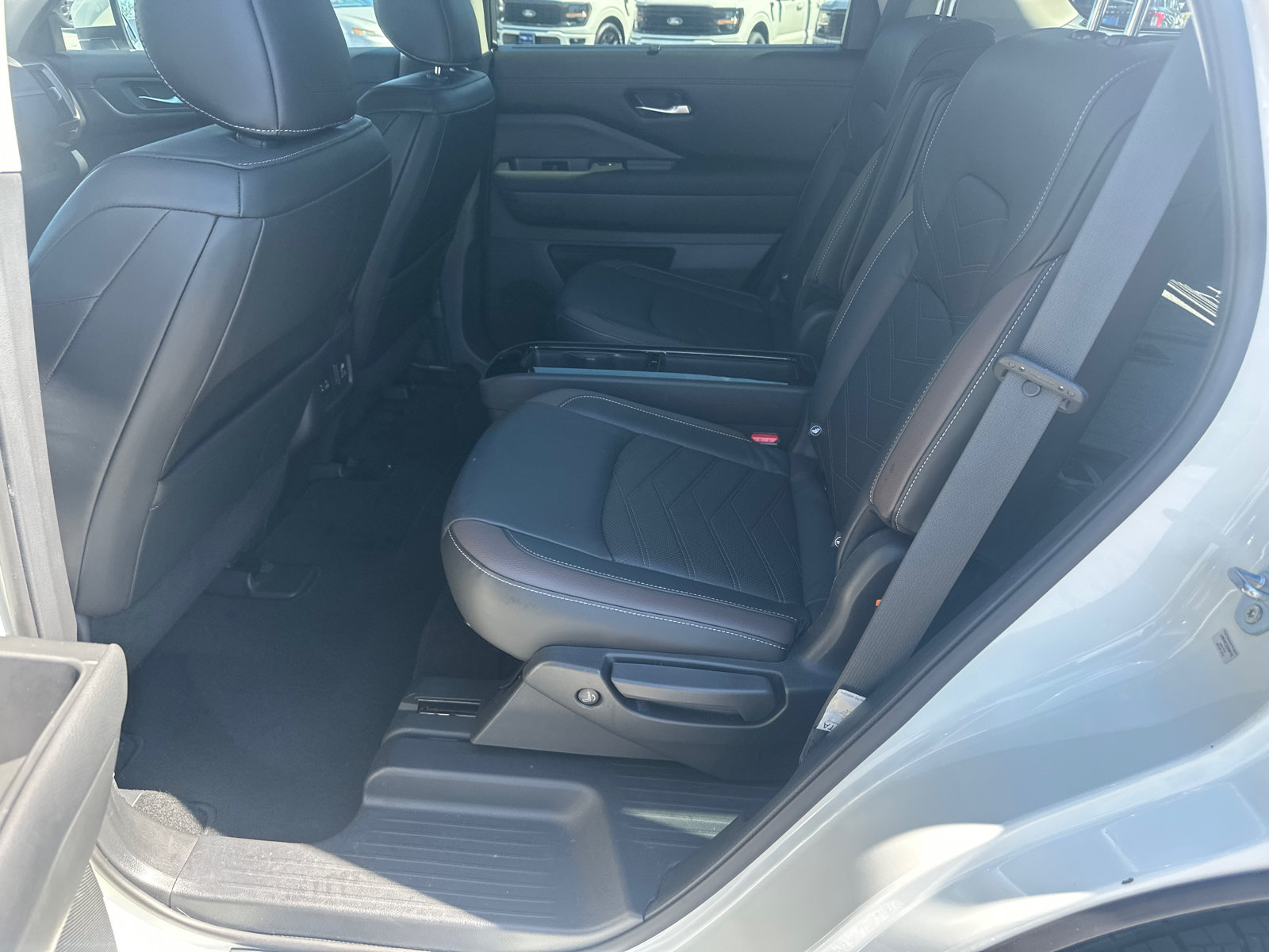 Used 2022 Nissan Pathfinder Platinum w/ Cargo Package FWD image 21