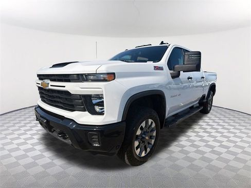 Used 2024 Chevrolet Silverado 2500 Custom w/ Custom Value Package image 1