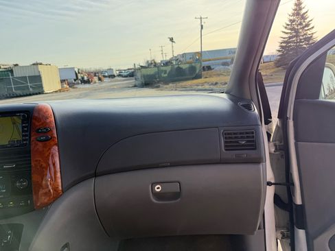 Used 2009 Toyota Sienna XLE image 27