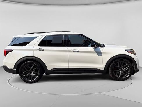 Used 2025 Ford Explorer ST AWD/4WD image 6