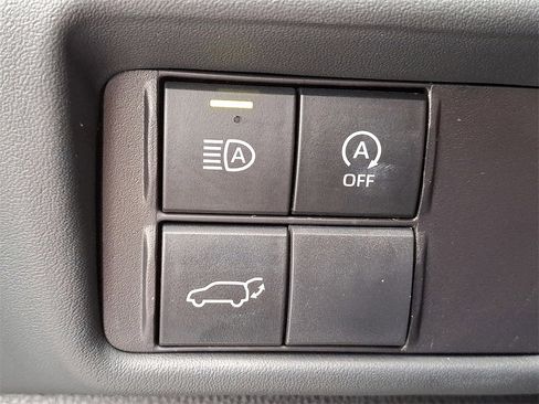 Used 2023 Toyota Highlander XSE image 28