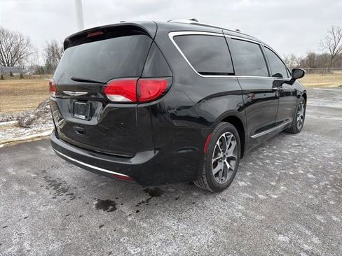 Used 2017 Chrysler Pacifica Limited image 7