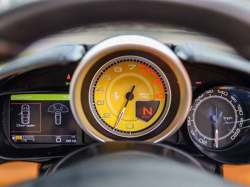 Used 2016 Ferrari California T RWD image 34