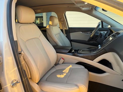 Used 2020 Lincoln Nautilus Reserve w/ Equipment Group 202A image 10