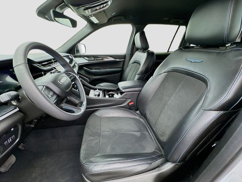 Used 2022 Jeep Grand Cherokee Trailhawk image 13