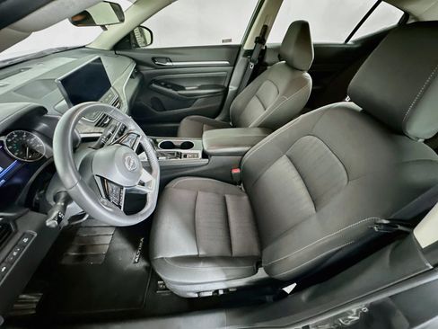 Used 2023 Nissan Altima 2.5 SV w/ SV Premium Package FWD image 13