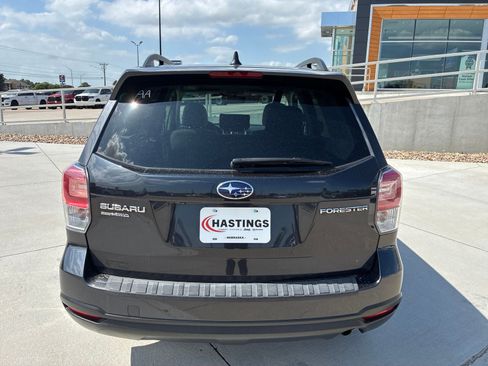 Used 2018 Subaru Forester 2.5i Premium w/ All-Weather Package AWD/4WD image 4