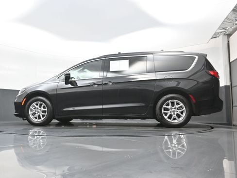 Used 2022 Chrysler Pacifica Touring-L FWD image 29