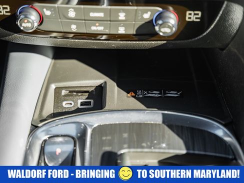 Used 2023 Buick Enclave Essence image 27