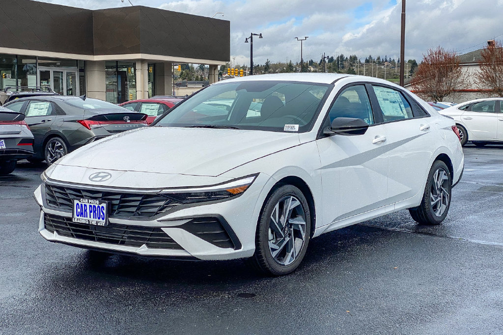 Certified 2026 Hyundai Elantra Sport FWD image 4
