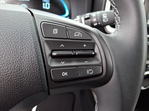 Certified 2025 Hyundai Venue SEL image 24