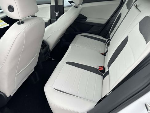 New 2026 Volkswagen Taos SE AWD/4WD image 8